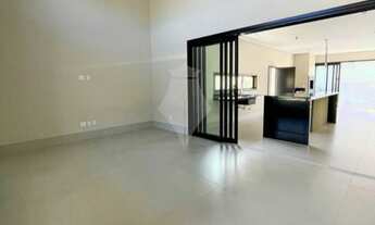 Imagem 3: Casa de condomínio térrea para venda possui 220 metros quadrados com 3 quartos