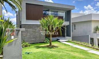 Imagem: Mansão com vista permanente para mata