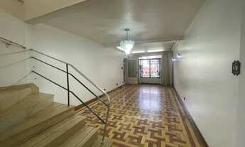 Imagem 2: Sobrado para venda possui 214 metros quadrados com 3 quartos