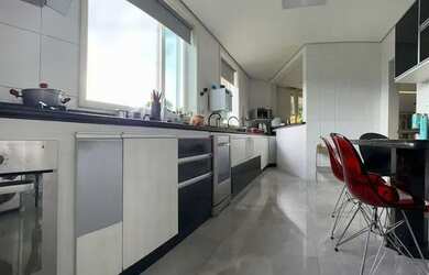 Imagem 6: Casa de 2 andares com área social e piscina na melhor localização do Condomínio Canto das