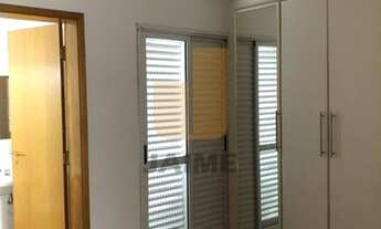 Imagem 7: Apartamento com varanda e 2 dormitórios, prédio com duas vagas e lazer