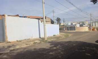 Imagem 4: Terreno murado e com portão no Parque Granja Cecilia