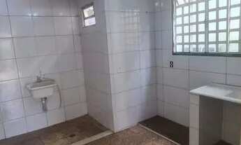 Imagem 2: Casa com 2 quartos quintal/garagem para ate 2 carros