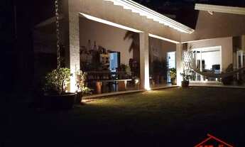 Imagem: Casa térrea com fino acabamento com 3 dormitórios