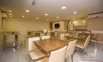 Imagem 2: Apartamento para venda tem 68 metros quadrados com 2 quartos em Passo da Areia - Porto Ale