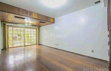 Imagem 5: Sobrado para venda tem 280 metros quadrados com 3 quartos em Mont Serrat - Porto Alegre