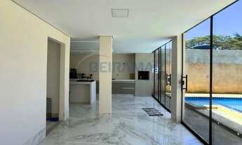 Imagem 3: Casa Moderna com Design Clean e Piscina Privativa em Condomínio Fechado Colônia Agrícola