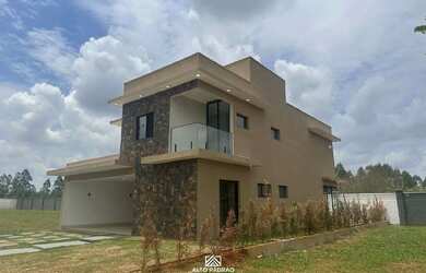 Imagem 2: 1084 -Sobrado com 3 suítes, 2 vagas de garagens, piscina, à venda 303m² por R$ 1.400.000,0