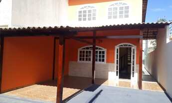 Imagem 2: Casa para venda possui 180m2 com 2 quartos com suítes, piscina, sauna e 2 vagas de garag