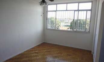 Imagem 2: Ótimo apartamento de frente com vaga de garagem, vista indevassável e sol da manhã!