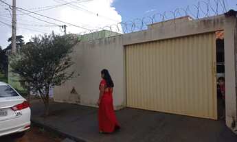 Imagem 2: Casa no bairro Tiradentes com 2/4, sala cozinha tipo americana .......: