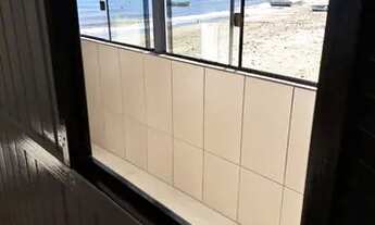 Imagem 4: Oportunidade imperdível: 3 casas à beira-mar no centro de Governador Celso Ramos disponíve