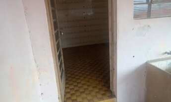 Imagem 4: Vendo casa antiga