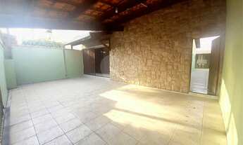 Imagem 2: Casa com quintal, edicula, 3 dormitorios, 1 suite, churrasquera, 3 vagas cobertas