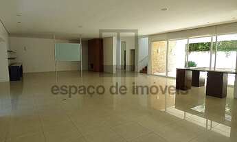 Imagem 2: Casa em condomino com projeto moderno e muito verde