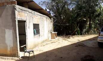 Imagem 5: Casa com quintal murada