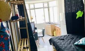 Imagem 2: Alugo kitnet semi mobiliada prédio em frente à praia