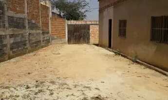 Imagem 4: Casa com quintal murada