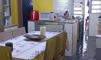 Imagem 5: Casa com 2 dormitórios (1 suíte), com vaga de garagem, área de serviço com churrasqueira