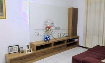 Imagem: Casa Sobrado - 4 Dormitórios / 2 Suítes