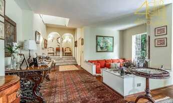 Imagem 7: Casa à venda - Cidade Jardim, SP, Rua Elias Cutait. Casa com jardim e piscina em rua sem s