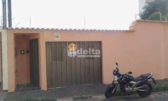 Imagem 2: Casa para aluguel, 3 quartos, 1 suíte, 6 vagas, Jardim Finotti - Uberlândia/MG