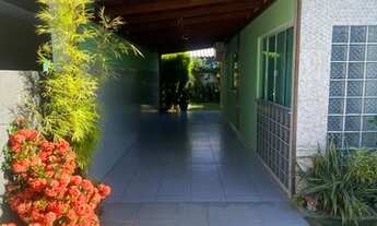 Imagem 4: Casa aconchegante, com dois quartos, dois banheiros, edícula e um lindo jardim