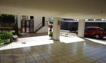 Imagem 3: Apartamento com almplos quartos, cozinha com armários projetados, hall de entrada e guari