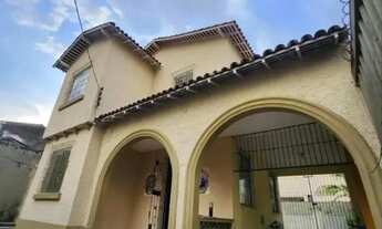 Imagem: Imóvel de 2 pavimentos com 364 m² e 8