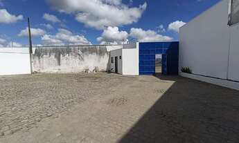 Imagem: Galpão logístico estruturado com doca