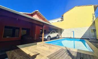 Imagem: Casa Linear com Armários Planejados e Piscina