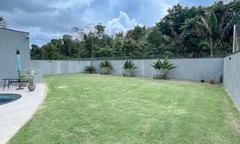 Imagem 4: Praia dos Passarinhos 03 Suítes sendo uma Master com Closet/ Piscina dividindo a cozinha e