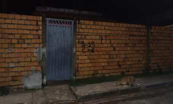 Imagem: Casa murada com duas salas e dois quartos