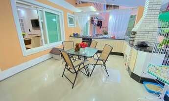 Imagem 6: Casa de condomínio para venda possui 400 metros quadrados com 5 quartos