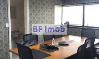 Imagem: Conjunto com 2vgs, 4 banheiros ao lado do