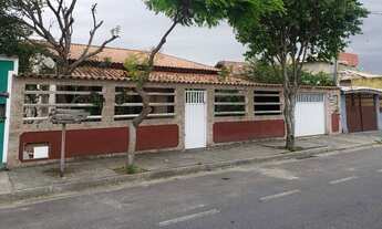 Imagem 2: Excelente casa linear em Rio das Ostras, Praia Mar, com 214 m², 3 qts, suíte, quintal, 3 v