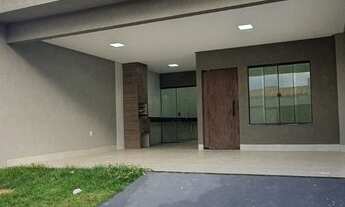 Imagem 2: Bela Casa jardim presidente, piscina e três quartos com suíte!