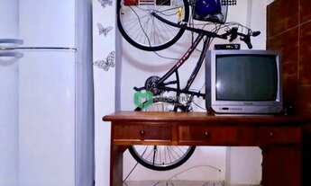 Imagem 6: CASA CHARMOSA AO LADO DO METRÔS