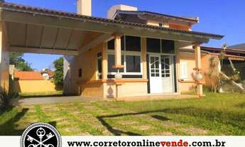 Imagem 1: Casa com 3 dormitórios (1 suíte), amplo terreno e no centro de Imbé/RS