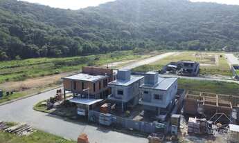 Imagem: Casa individual em loteamento planejado