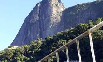 Imagem 3: Casa para venda possui 320 metros quadrados com 5 quartos em Humaitá - Rio de Janeiro - RJ