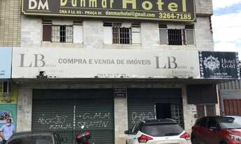 Imagem 3: Ao lado da Araxá em frente praça do DI