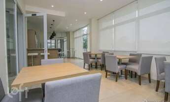 Imagem 2: PORTO ALEGRE - Apartamento Padrão - Azenha