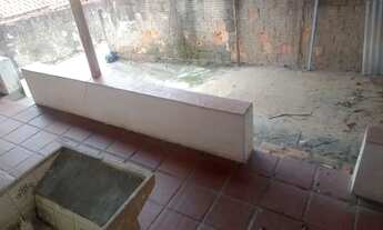 Imagem 3: Vendo casa antiga