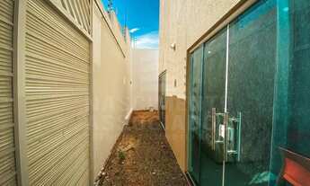 Imagem 2: Casa Duplex em Residencial Fechado