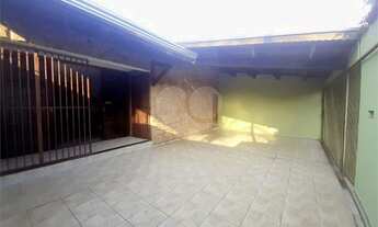 Imagem 3: Casa com quintal, edicula, 3 dormitorios, 1 suite, churrasquera, 3 vagas cobertas