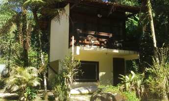 Imagem: Chalé da Cachoeira no pé da Serra de Friburgo