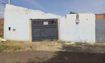 Imagem: Terreno murado e com portão no Parque Granja