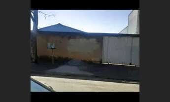 Imagem: Casa com barracão no fundo