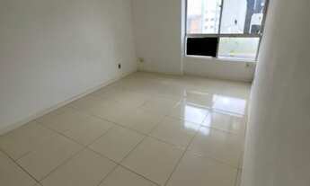 Imagem 4: Apartamento para aluguel com 136 metros quadrados com 3 quartos em Costa Azul - Salvador